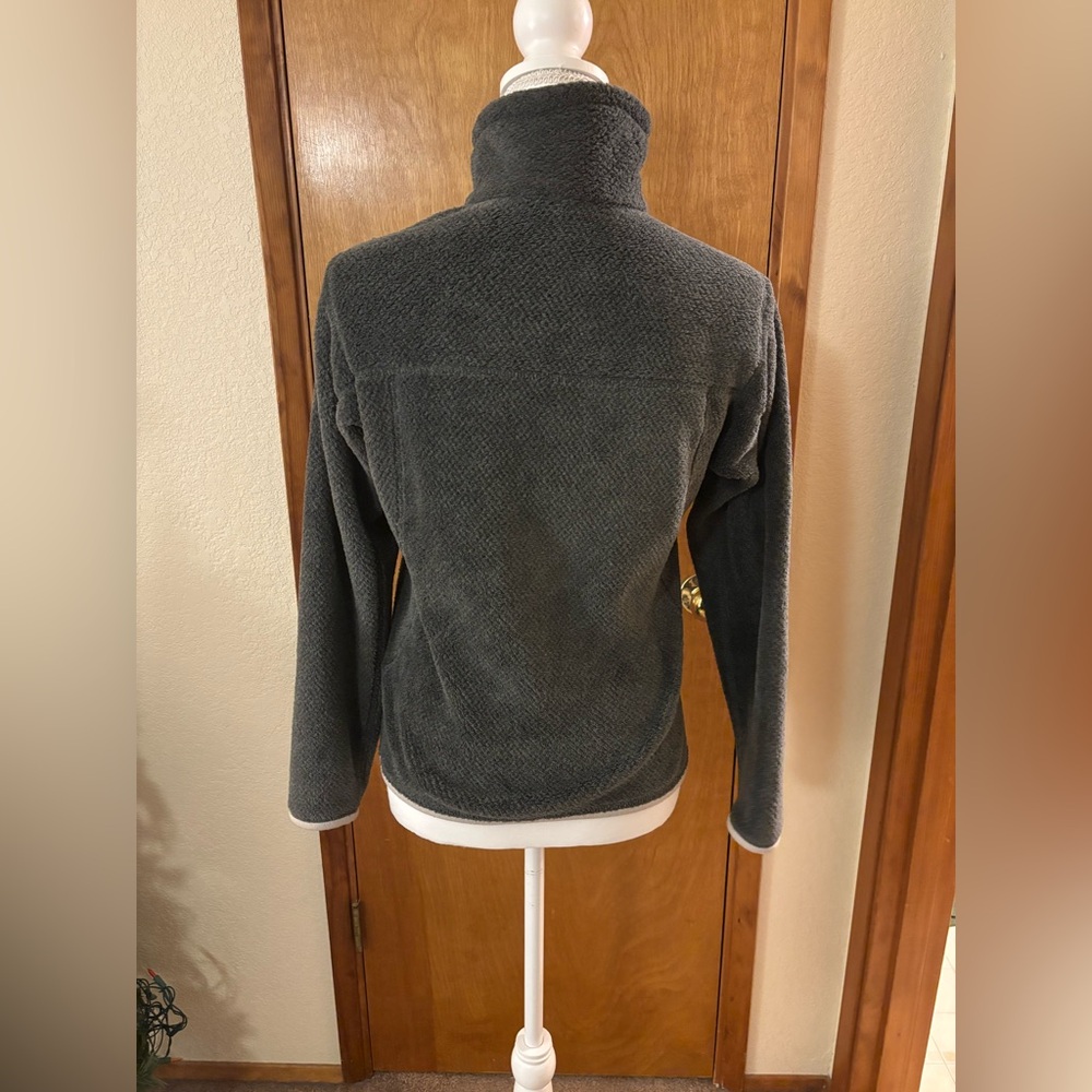 Patagonia Charcoal Fleece with Cream Accent - Picture 4 of 10